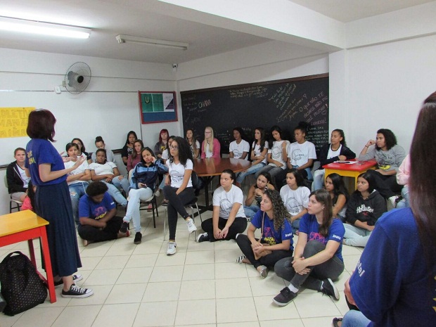 As alunas participam de rodas de conversa e encontros com temas sobre a luta histórica das mulheres, o machismo, autoestima e análise de casos. Foto: Divulgação